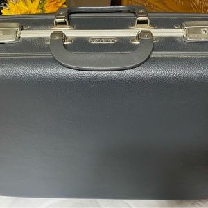 Jet flite gray suitcase  no key